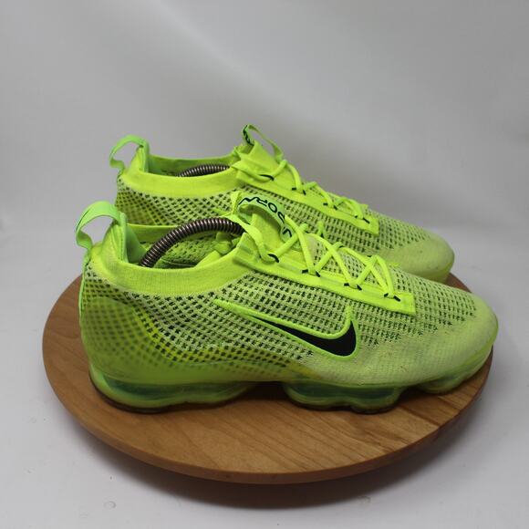 Nike Shoes Mens 10.5 Air VaporMax 2021 Flyknit Volt Green Running FD0761-700 - Picture 1 of 9